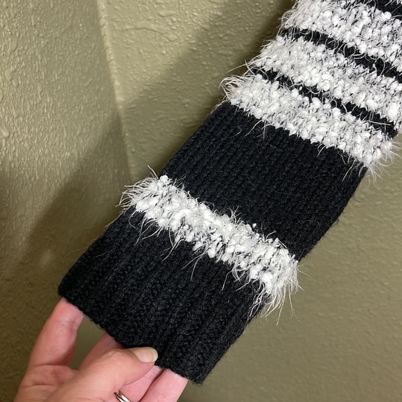 CALVIN KLEIN Stripe Super Soft Sweater - Picture 4 of 8